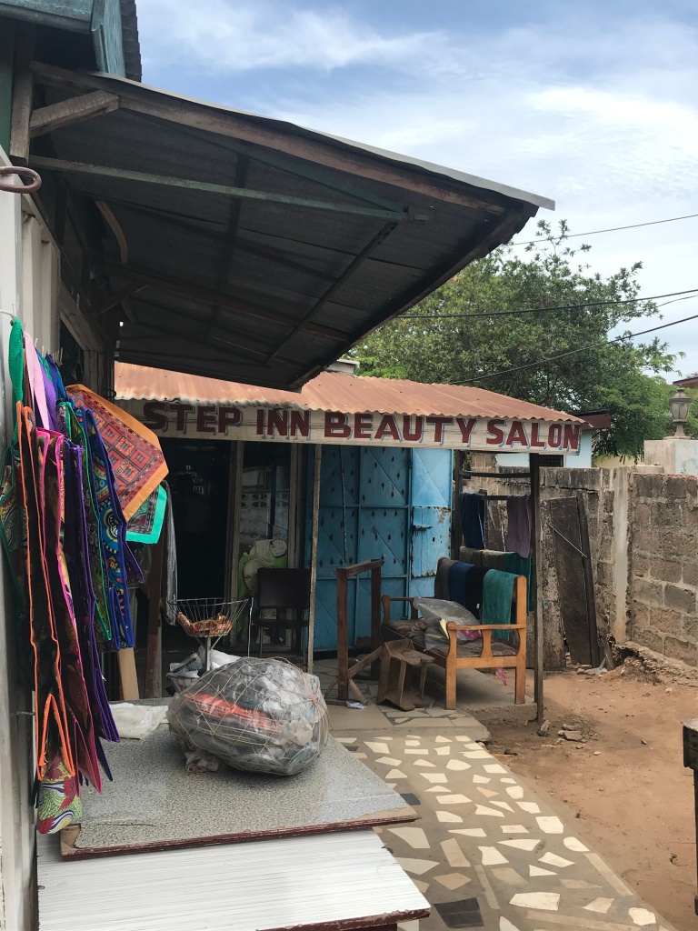 Streetlife in Accra Beauty Salon