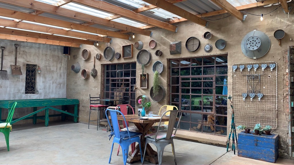 An overnight trip on the Midlands Meander - Crystal Barn accommodation - the outdoor eating area