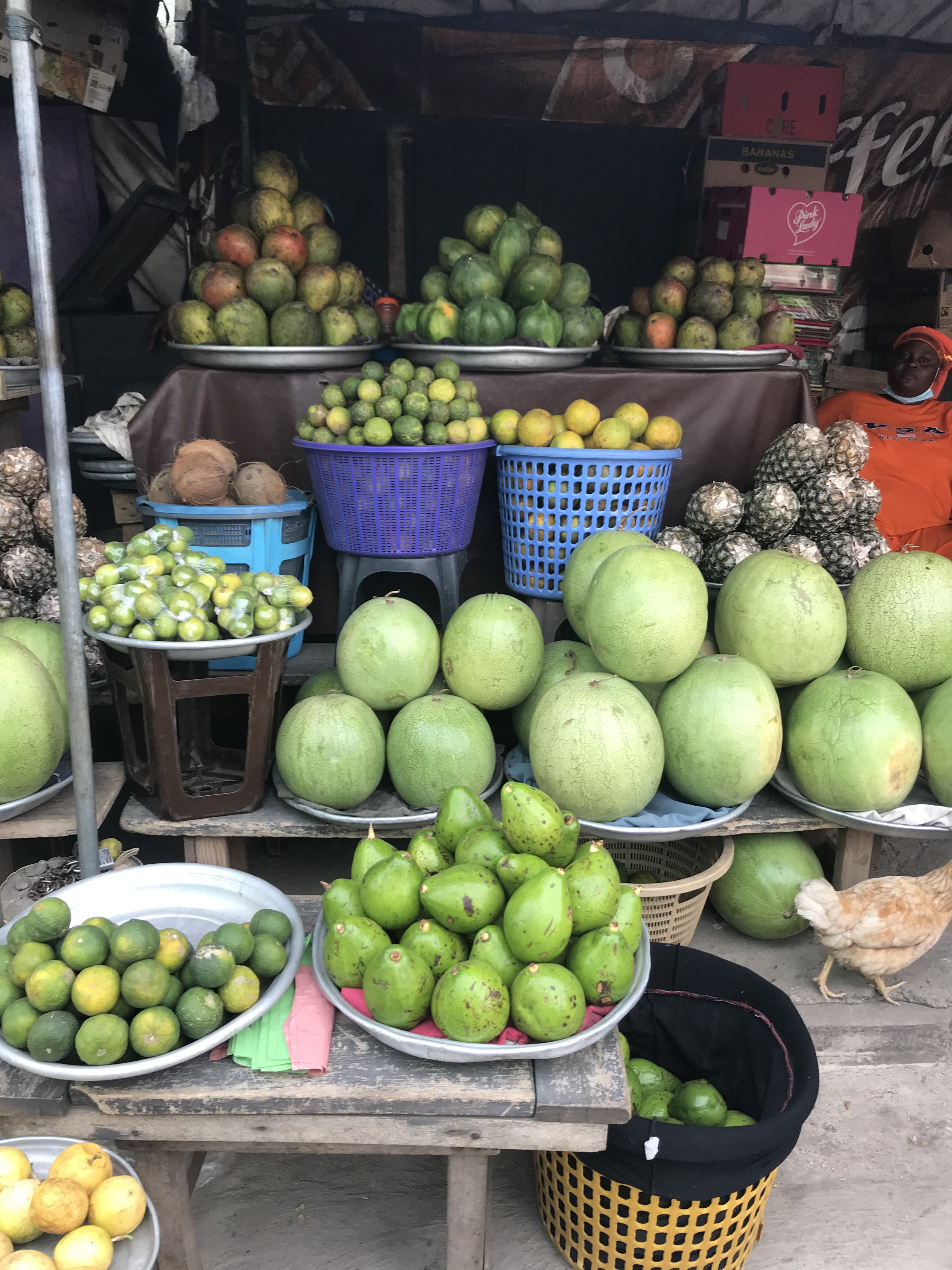 Fruit sellers on Accra's Oxford Street
